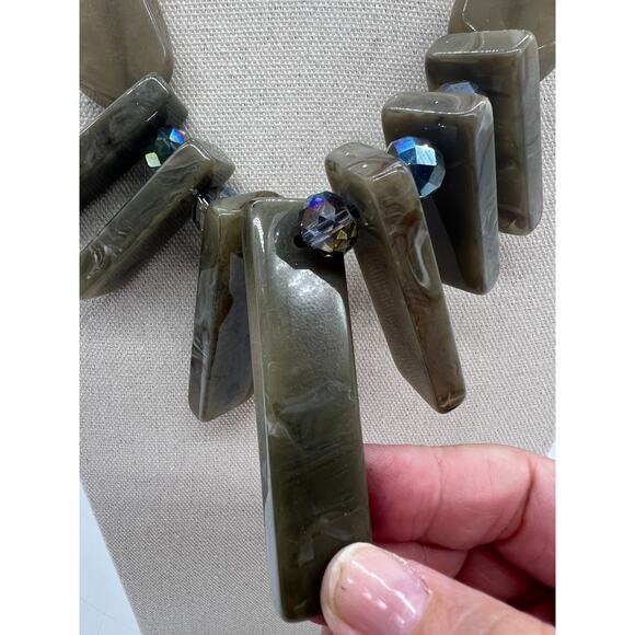 C Est 1946 Chunky statment bib acrylic necklace green earthy artsy bohemian - Picture 5 of 8